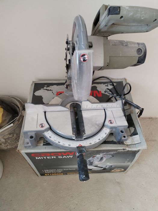 Продам торцовочную пилу гровн