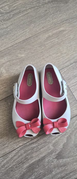 Converse 25 , New Balance 27.5, Mini Melissa 25/26