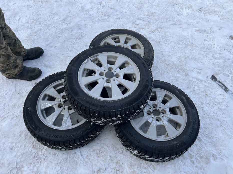 Диск  для приоры (готовые зимние шины)