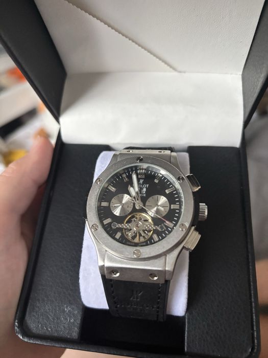 Продам часы Hublot