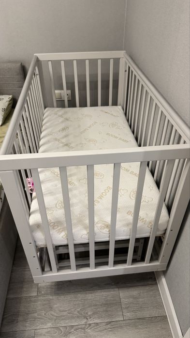 Манеж-кровать с матрасом