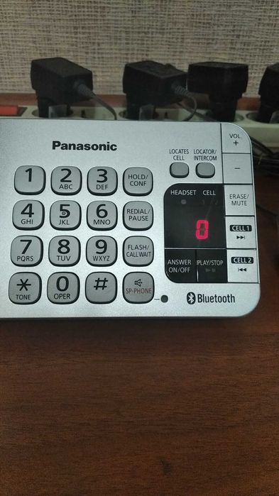 Продам радиотелефон PANASONIС четыре трубки на один телефонный номер.