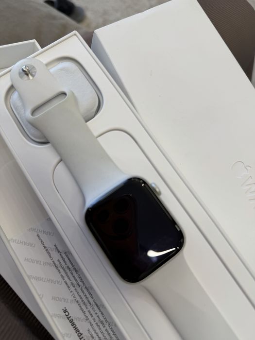 Продам Apple watch 6