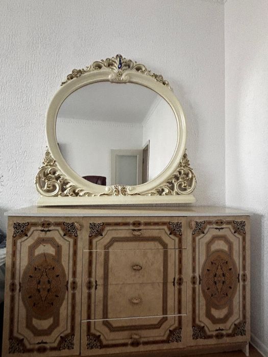 Комод с зеркалом