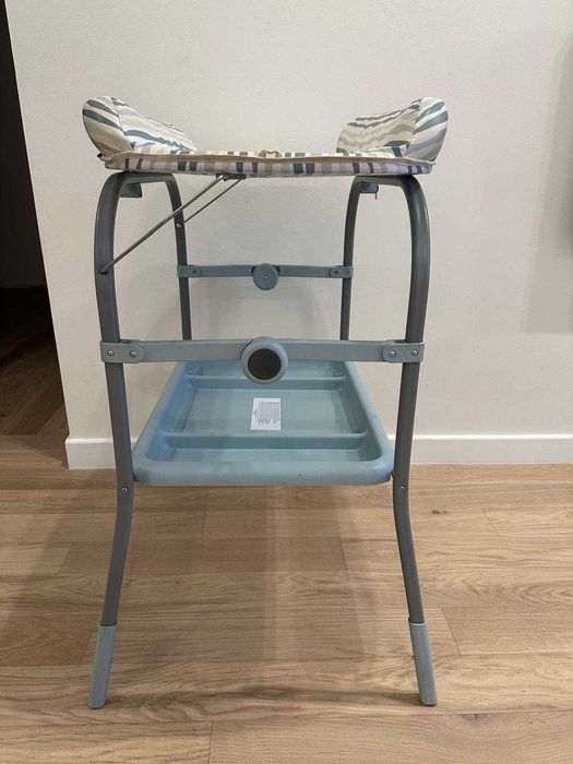 Продам пеленальный столик Chicco.