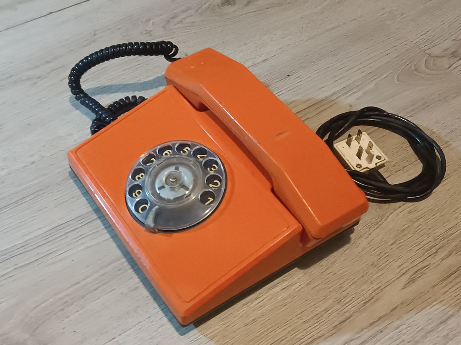 Стар телефон с шайба