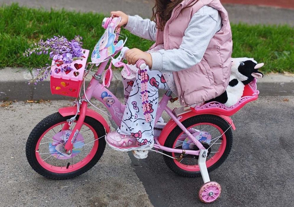 Bicicleta roz, pentru fetițe