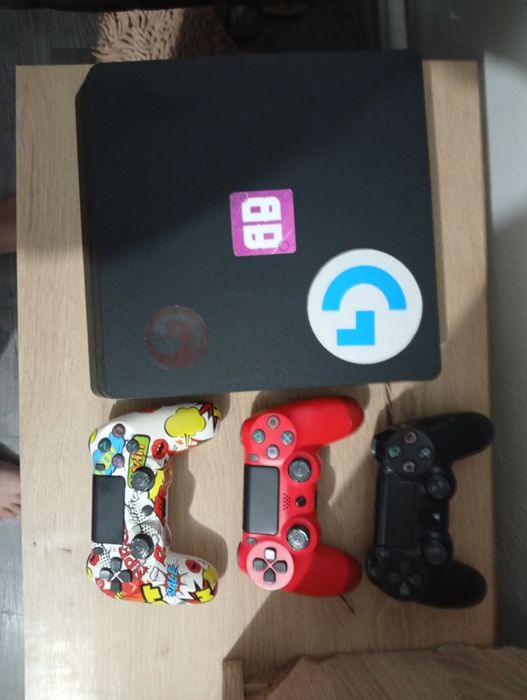 Ps4 slim 1 TB cu 3 manete