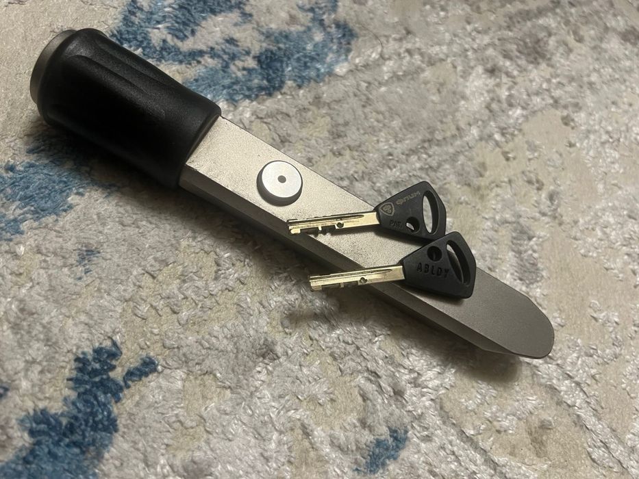 Блокиратор рулевого вала