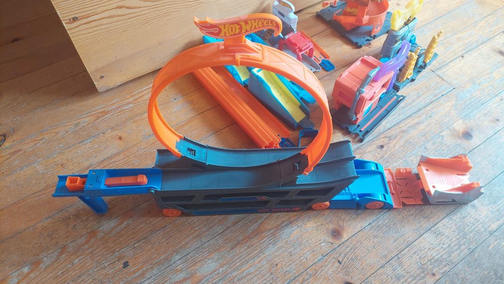 Hot wheels  играчки