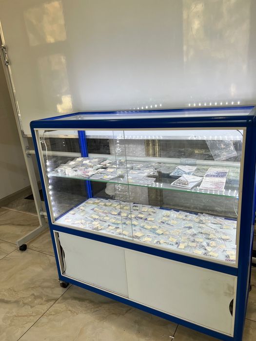 Витрина стеклянная