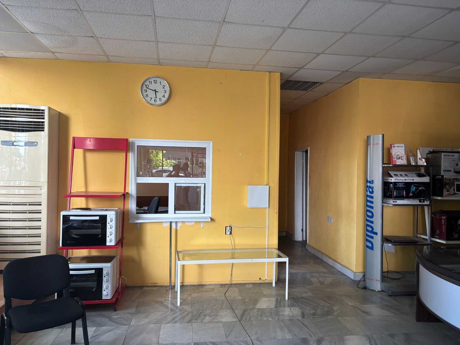 Дава се под наем Магазин в Силистра, Център - 486 кв.м за 2300 € - Снимка #8