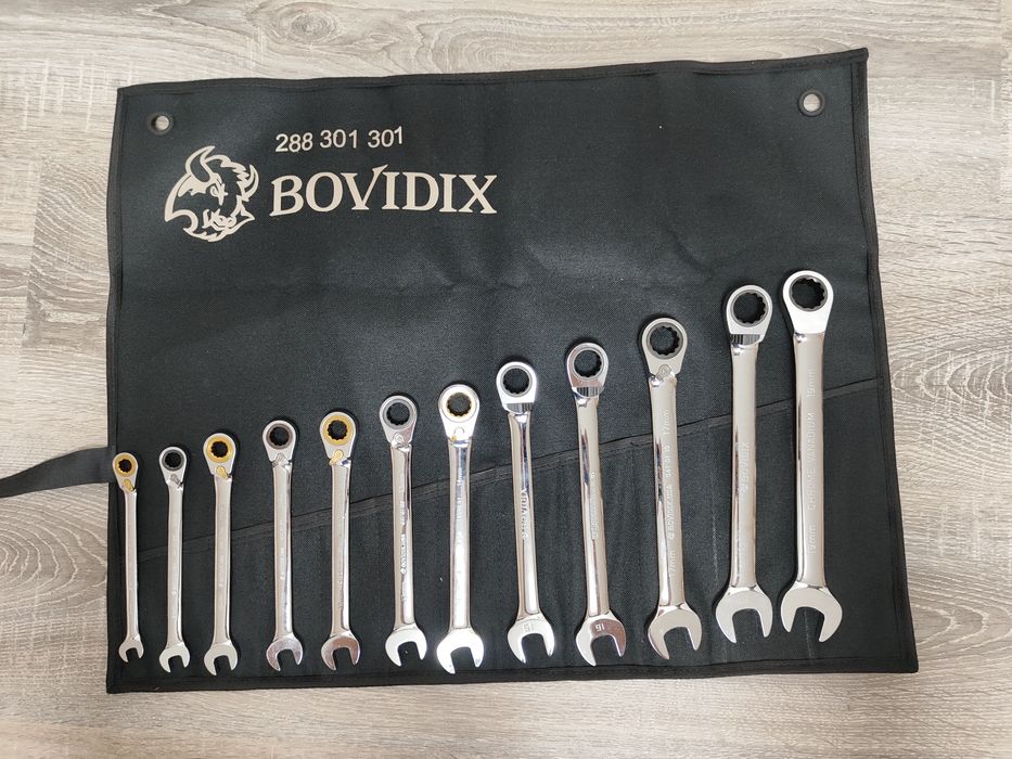 Набор ключей трещёток.