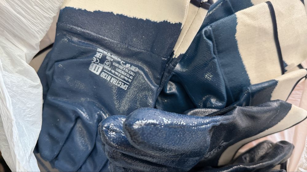 Одноразовый костюм,перчатка