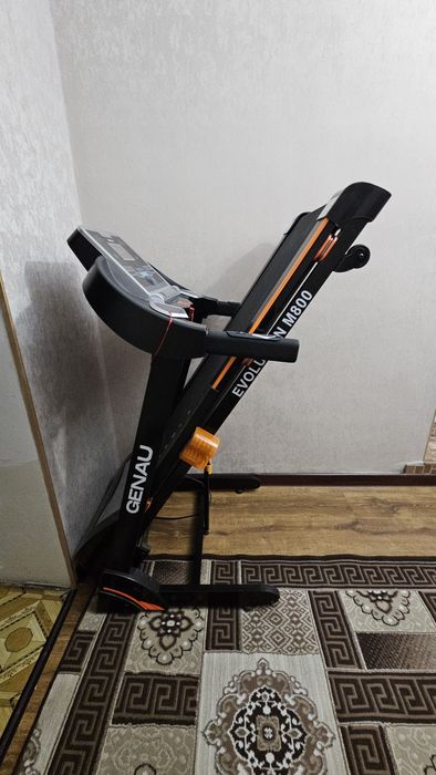 Беговая дорожка Genau Evolution M800