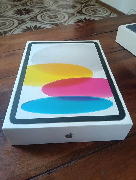 Tableta iPad a16,model 2025 și macbook neo 13 inchi