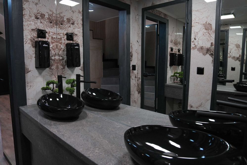 Продава се самостоятелен обект с топ локация, кв.Лозенец