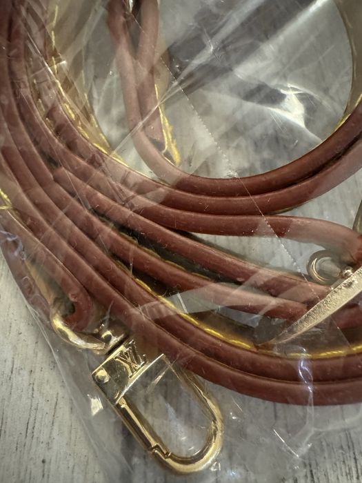 Geanta louis vuitton noua monograma maro cu curea lunga
