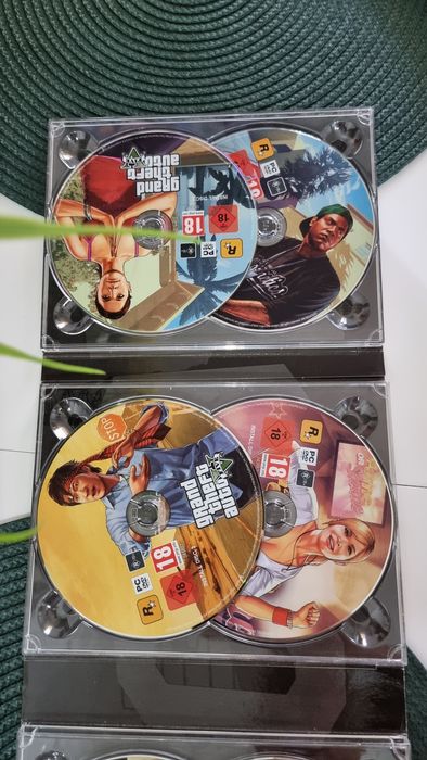 Joc colecție GTA 5 full pack ptr. PC impecabil ca nou  + cod