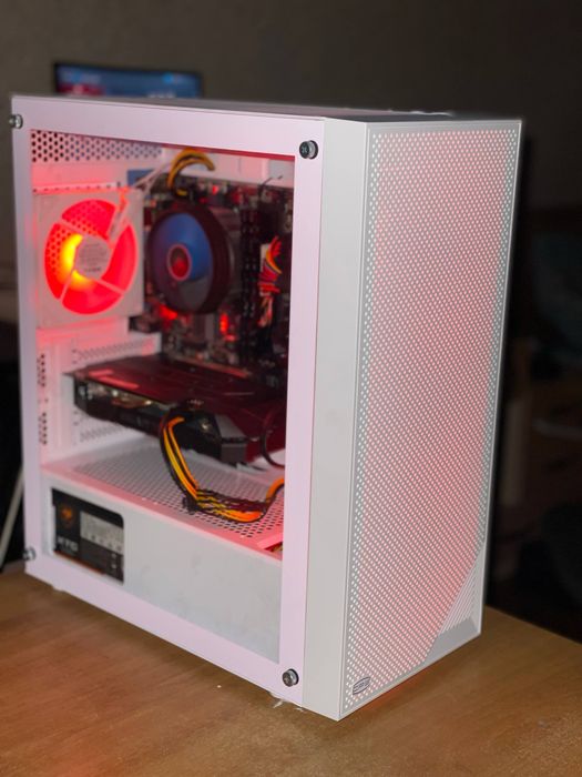 ПК в белом корпусе