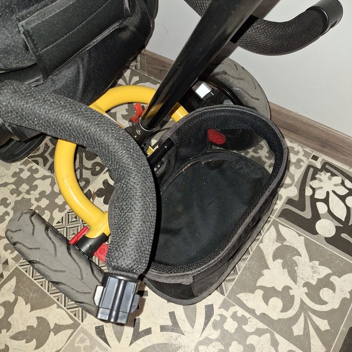 LORELLI Emotion Триколка със сенник и въртяща се седалка JAGUAR BLACK