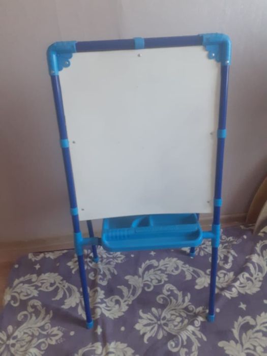 Продам мольберт хорошый