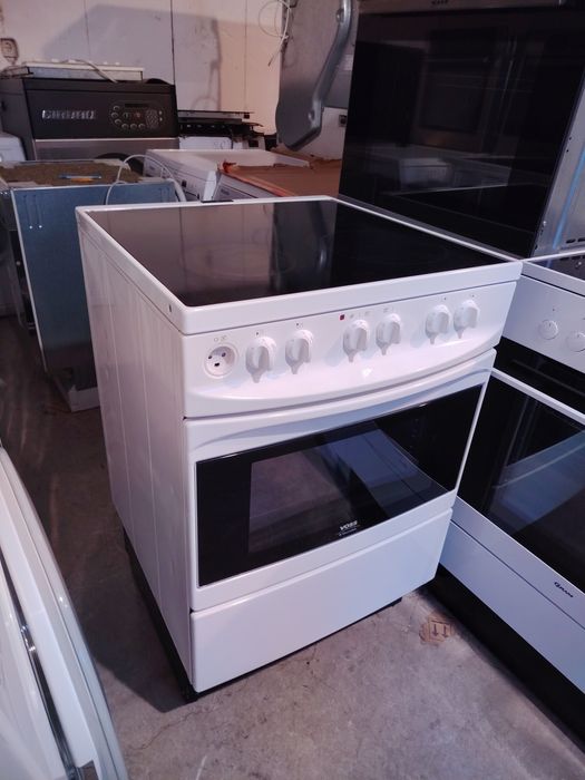 Печка +гаранция. Свободно стояща. Конвекция. Керамичен плот. Доставка