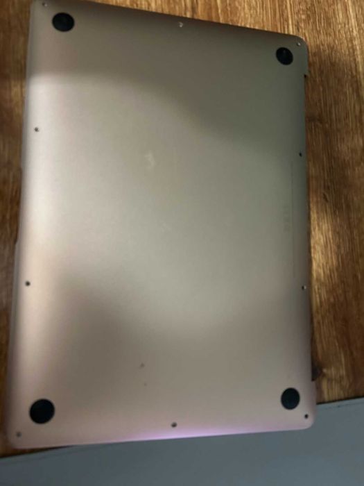 Продавам MacBook Air A2179
