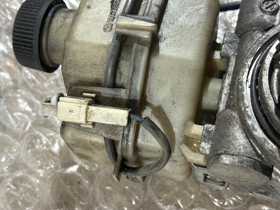 Mazda 5 2.0d 2007 година Хидравлична Помпа