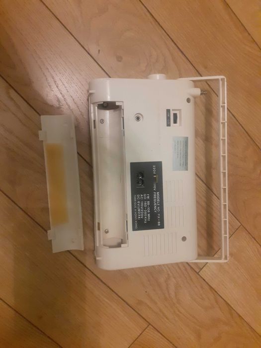 radio portabil analogic International Franta