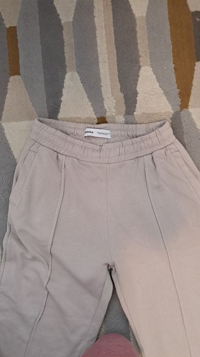 Pantaloni de trening bej, Bershka, M