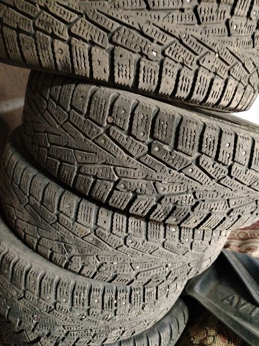 Продам шины 3 шт недорого