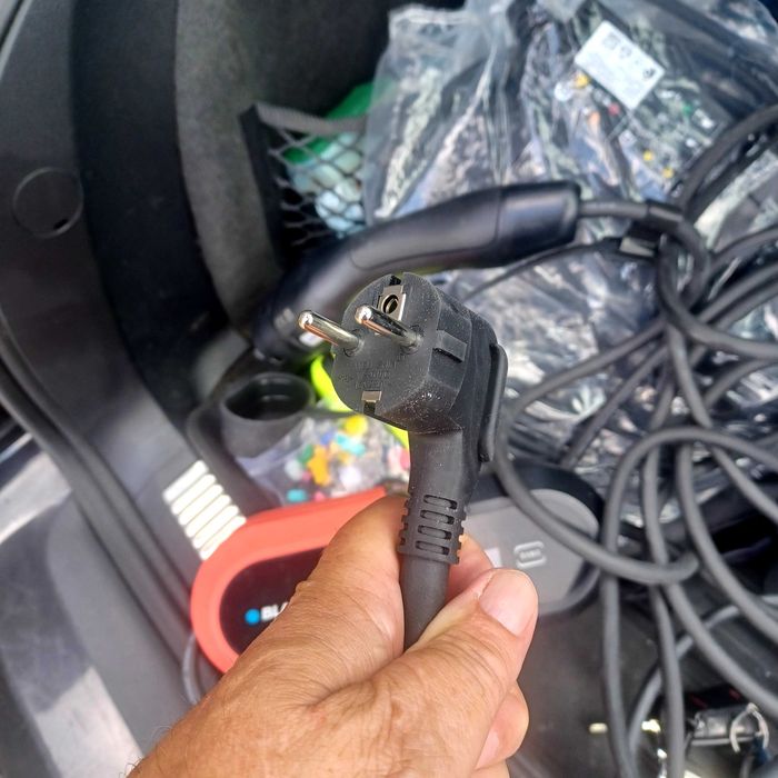 Vand statii pentru incarcare auto electrice