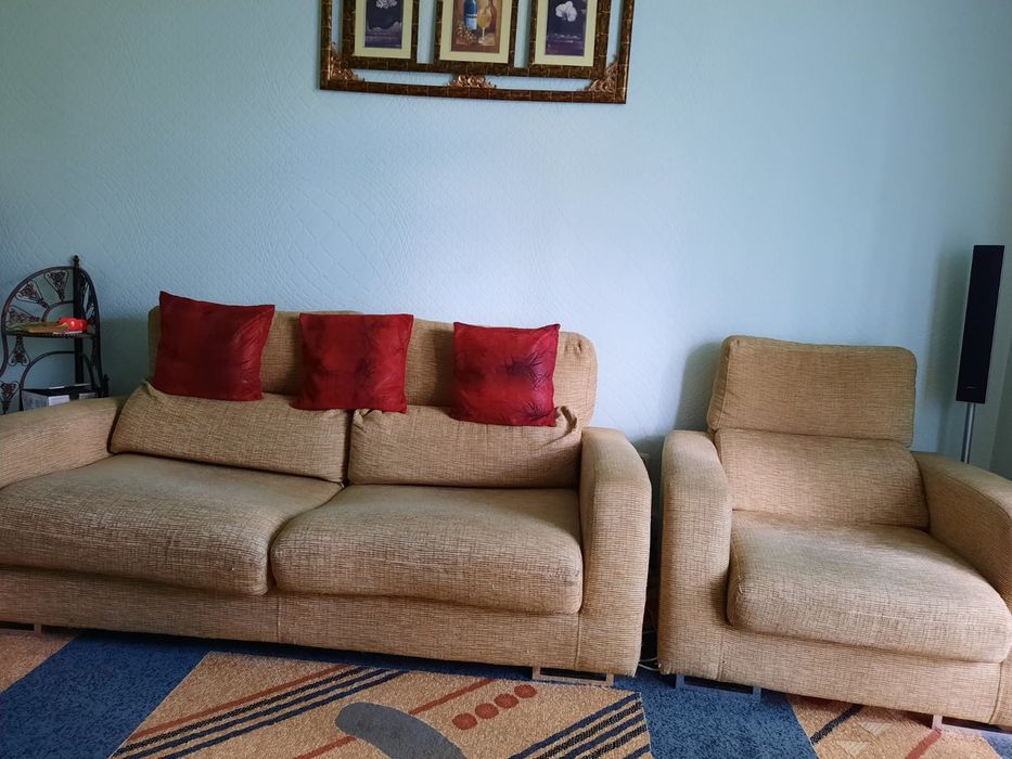 Продам диван с креслом