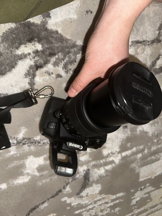 Продам фотоаппарат Canon EOS 850D