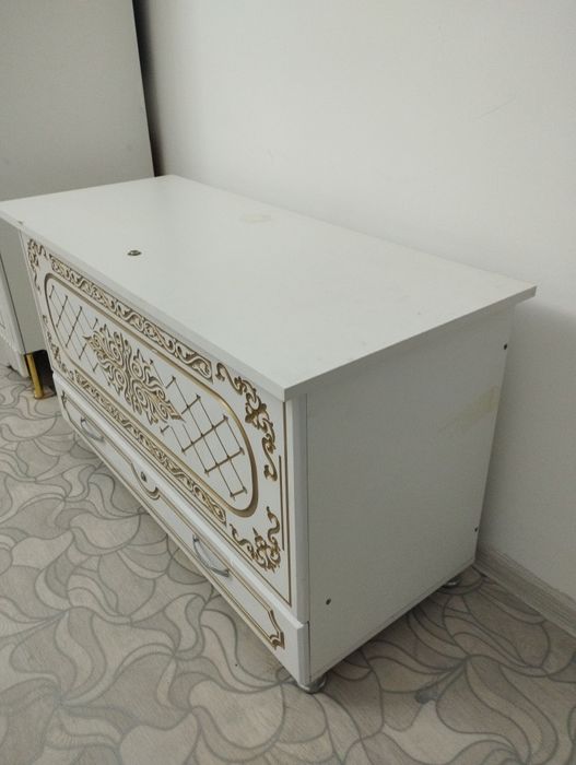 Сандык белый почти новый