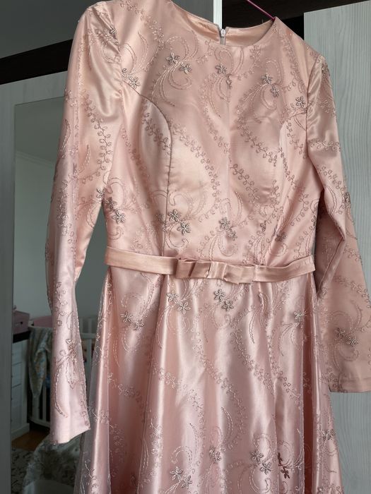 Шикарное платье в пол