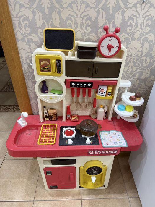 Кухня детская с посудой