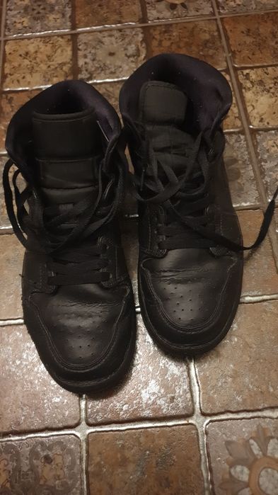Air Jordan 1 Mid, piele naturală, marimea 42,5 (vai de steaua lor)
