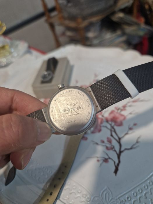 Продам женские часы