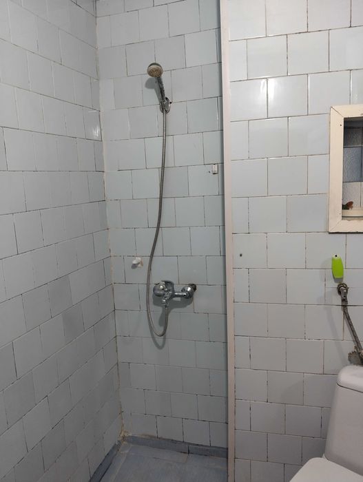 Дава под наем делгосрочно тристаен разширен апаратамент