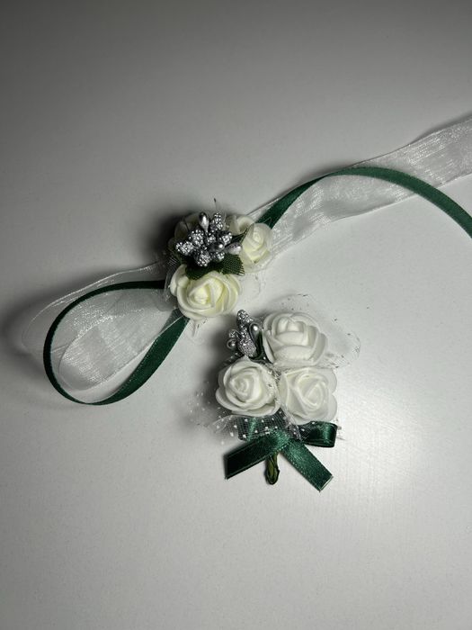 Сватбени бутониери.