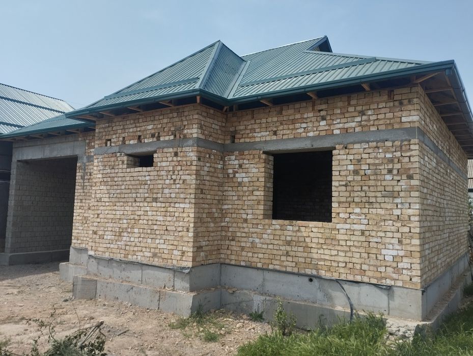 Уй сотилади, (қурилиши тугалланмаган)