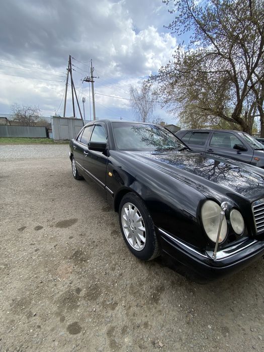 Продам машину мерседес w210