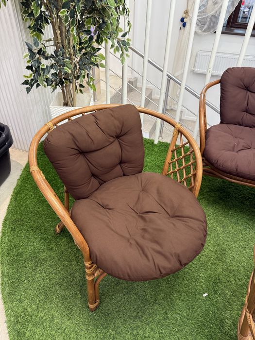 Журнальный столик и сиденья