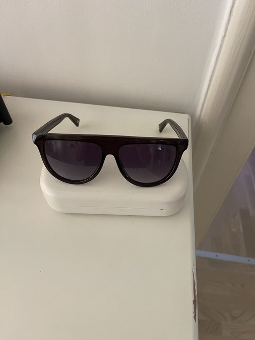 Слънчеви очила -цеят черен.