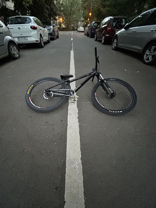 Canyon sitched 350 dirt jumper
