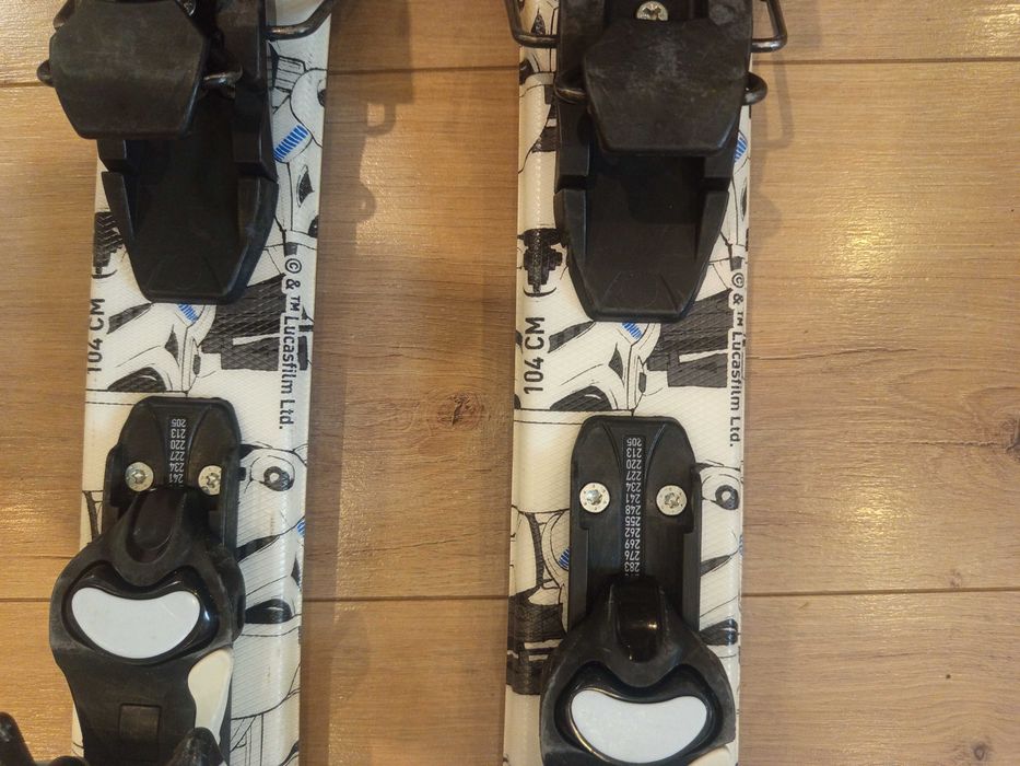 Ски, ски обувки, каска и очила Rossignol