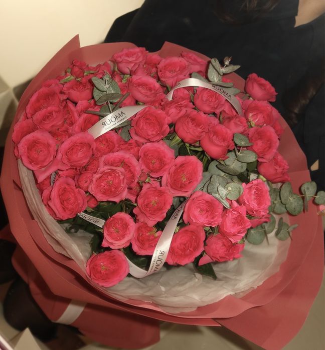 Красивый букет из кустовых роз