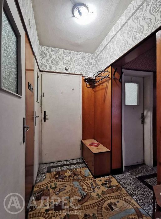 Тристаен апартамент, Здравец, 71 кв.м., ет. 3/4, без подобрения